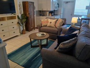 Direct ocean front view 1 bedroom Open Pool Ocean J